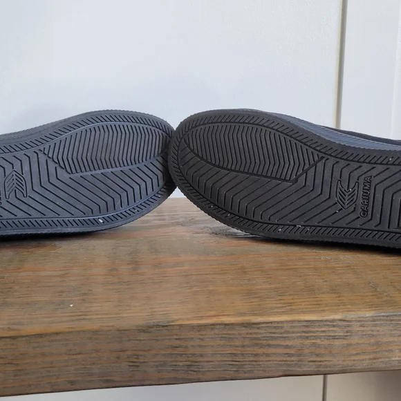 Cariuma OCA low all black canvas shoes women's size 7.5 - like new - Picture 3 of 7